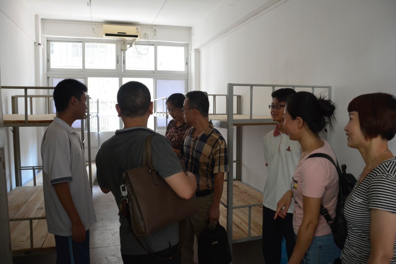 百年金中,为你成长奠基 ——汕头金山中学组织2017级新生报到